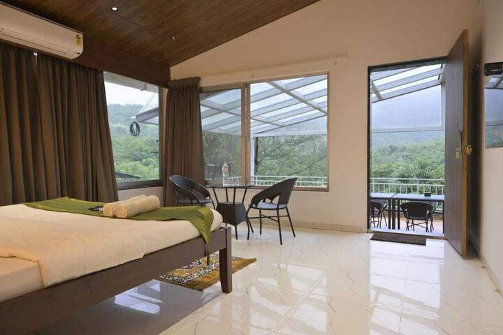 Room 2 of 49