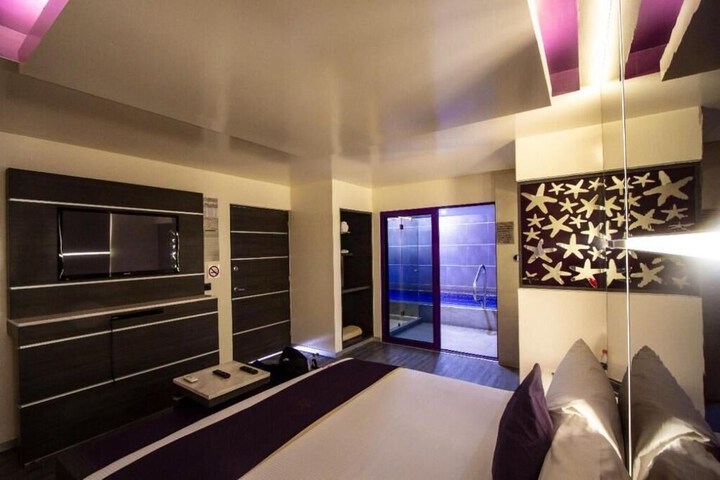 Room 2 of 42