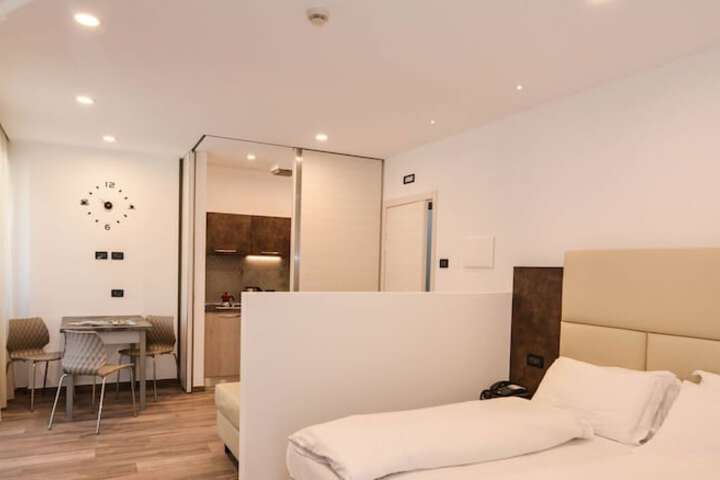 Room 11 of 31