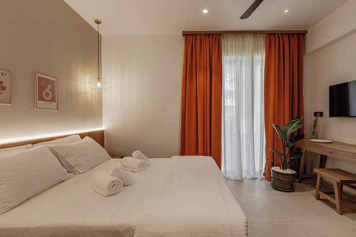 Room 25 of 77