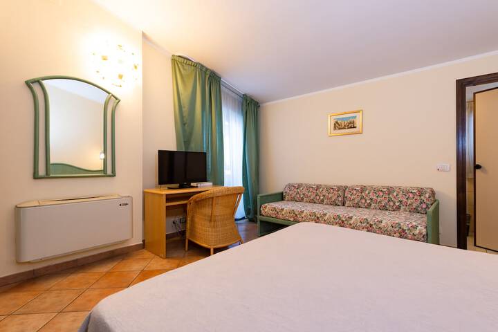 Room 29 of 74