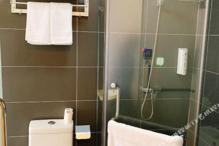 Aige Hotel (Shenzhen Baoan Fanshen Subway Station)