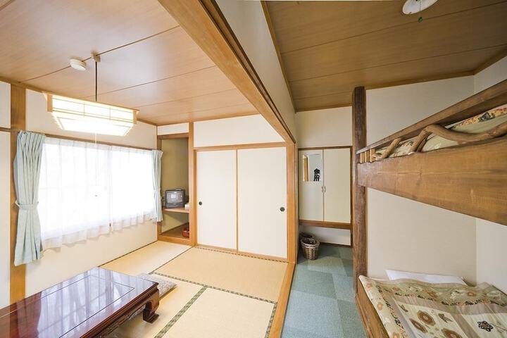 Room 5 of 64