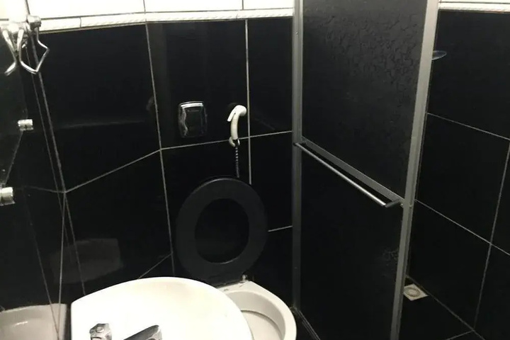 Room 8 of 19