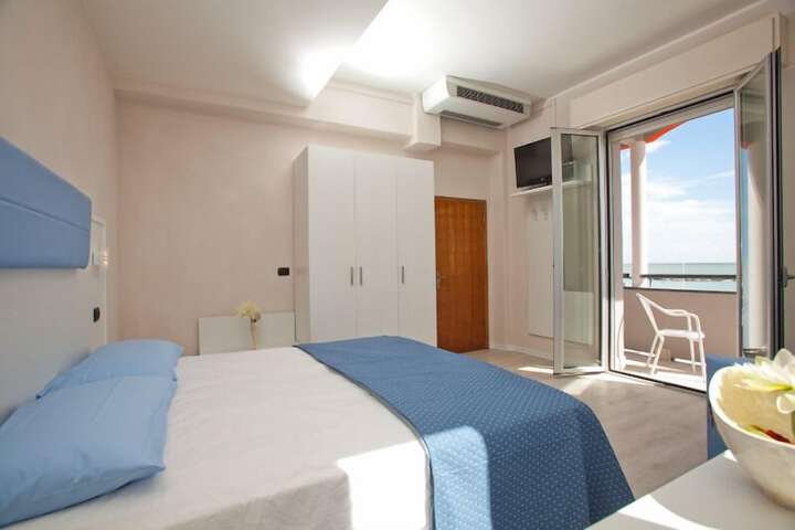 Room 12 of 29