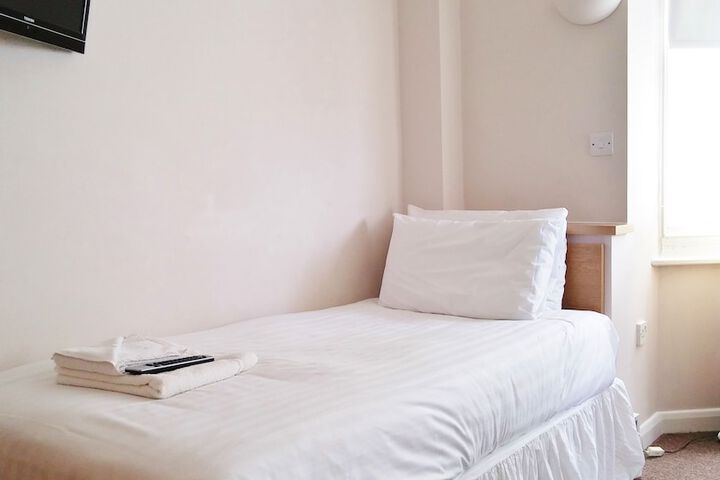 Room 6 of 80