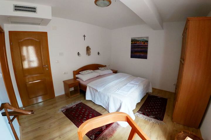 Room 18 of 60