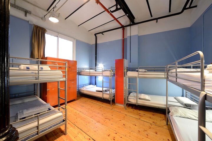 Room 8 of 65