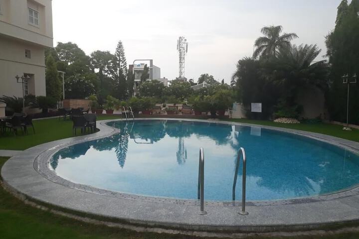 Pools & Facilities