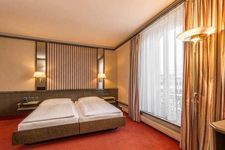 Room 37 of 146