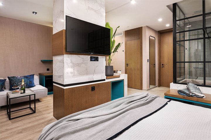 Room 5 of 145