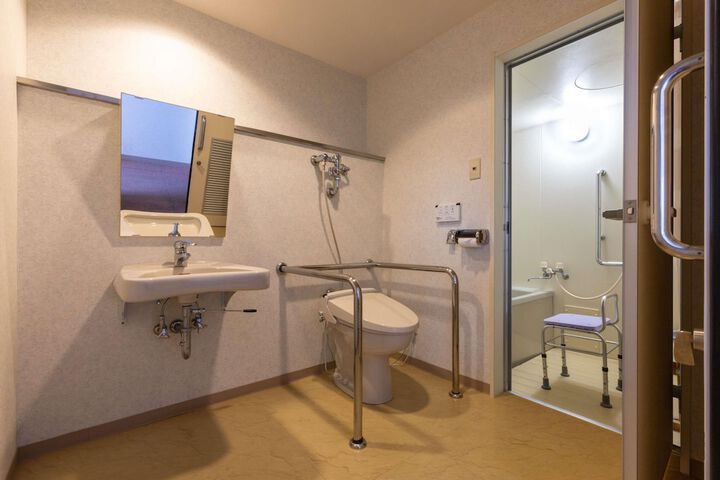 Room 4 of 89
