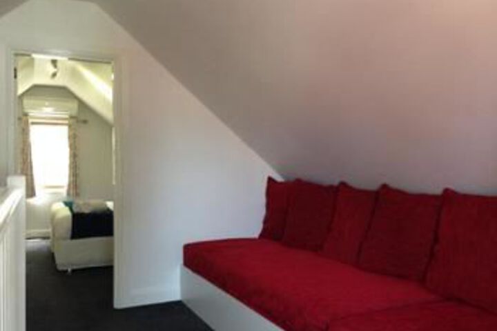 Room 9 of 16