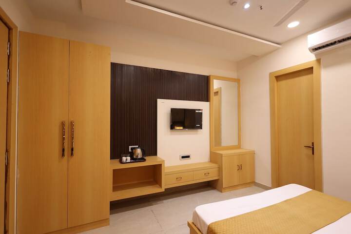 Room 7 of 26