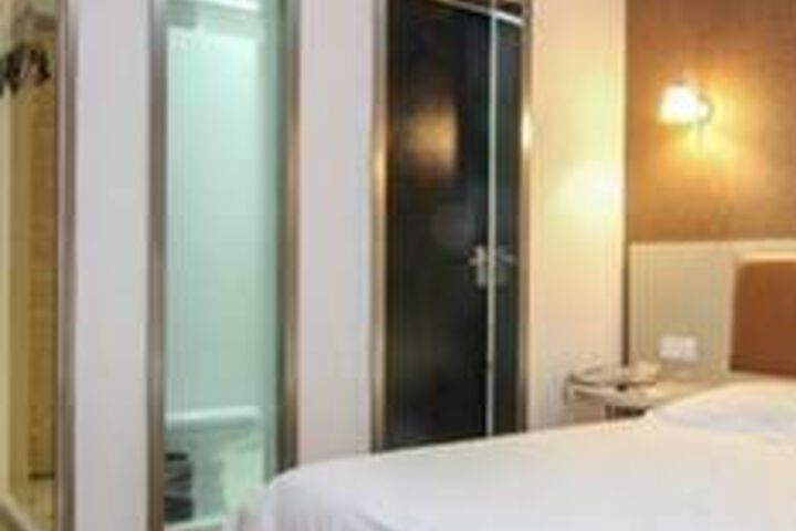 Room 12 of 29