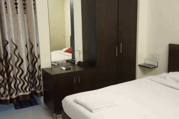 Room 9 of 11