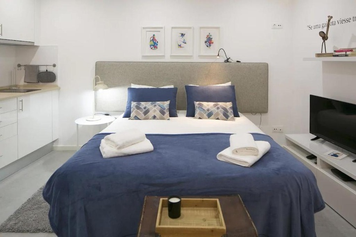 Room 3 of 10