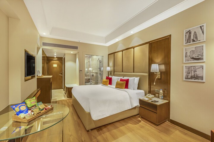 Room 28 of 74