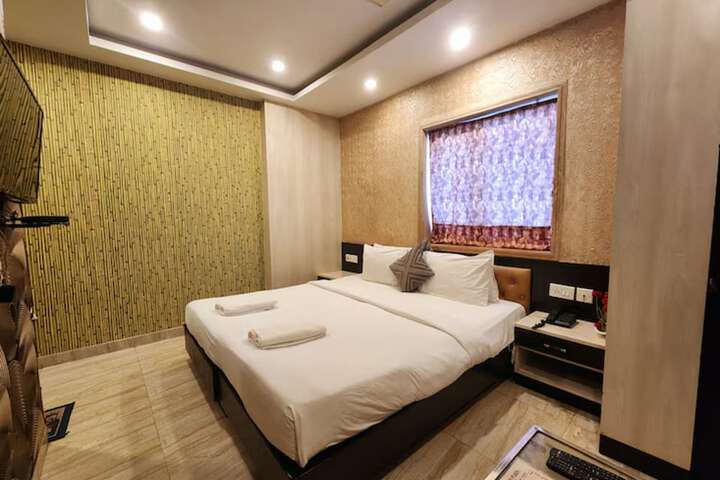 Room 16 of 30