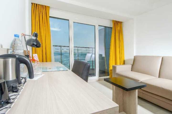 Room 8 of 33