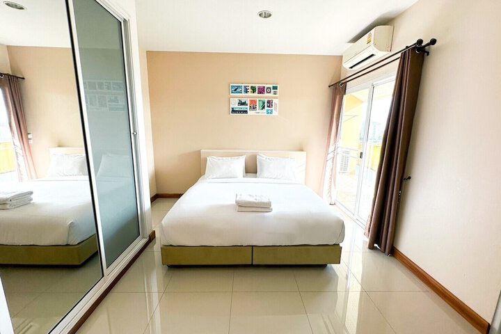 Room 6 of 25