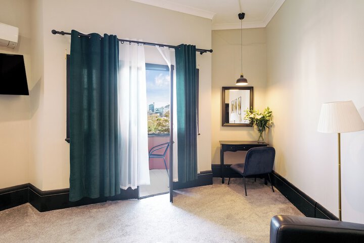 Room 21 of 39
