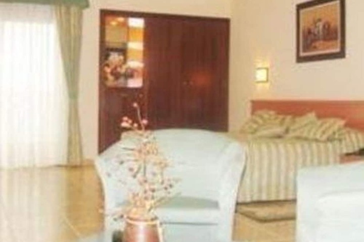 Room 4 of 25