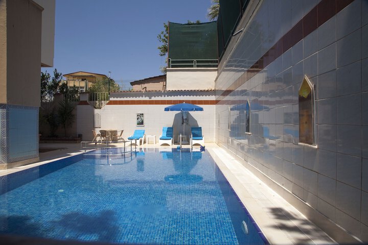 Pools & Facilities
