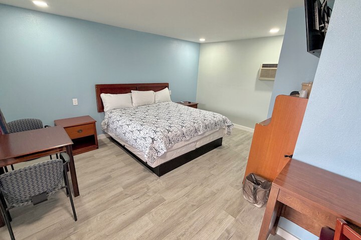 Room 7 of 16