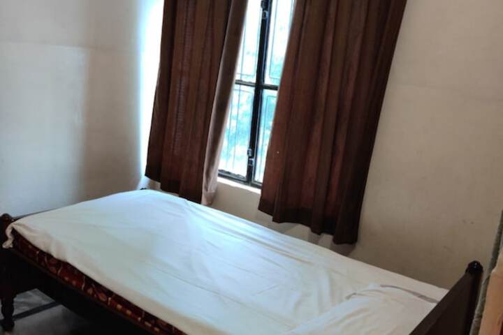 Room 9 of 30