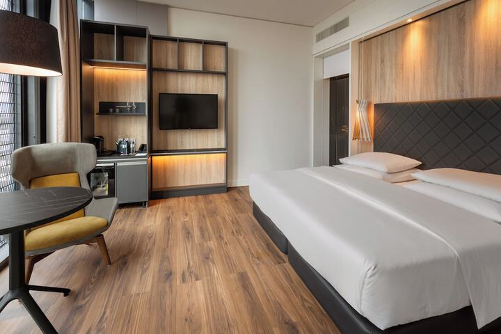 Room 34 of 131