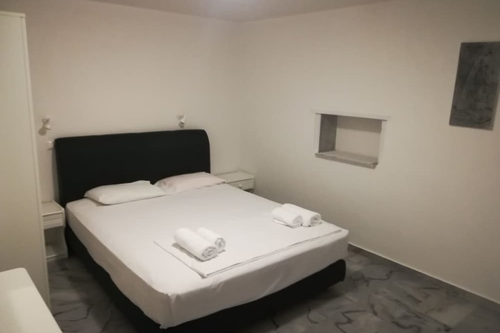 Room 34 of 103