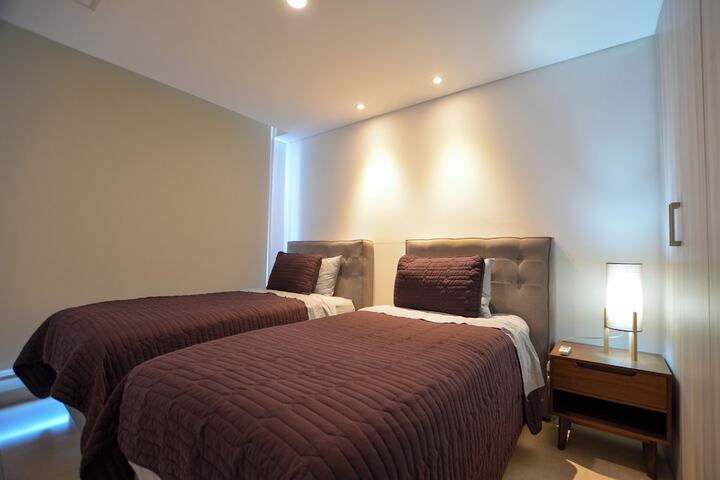 Room 14 of 270