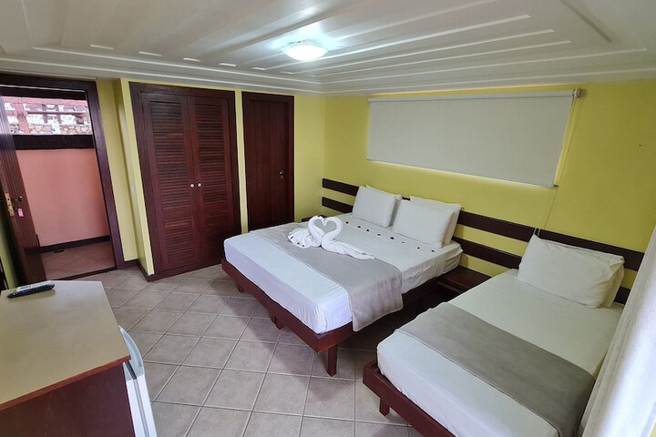 Room 2 of 33