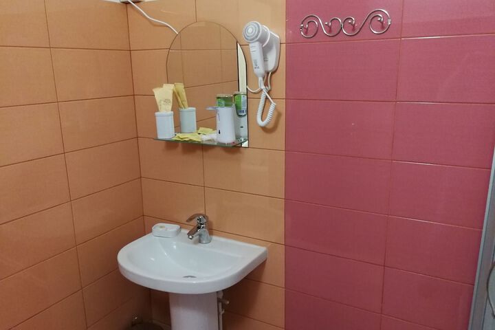 Room 70 of 94