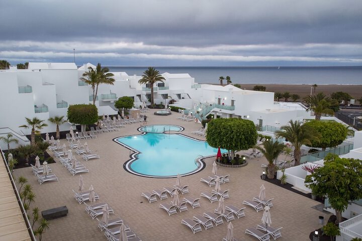Hotel with Pool