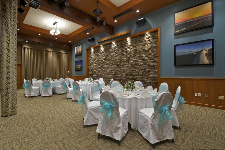 Ballroom/Hall 15 of 24