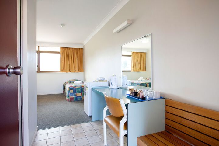 Room 6 of 33