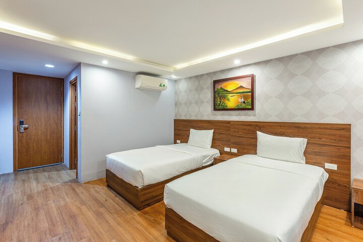 Room 13 of 98