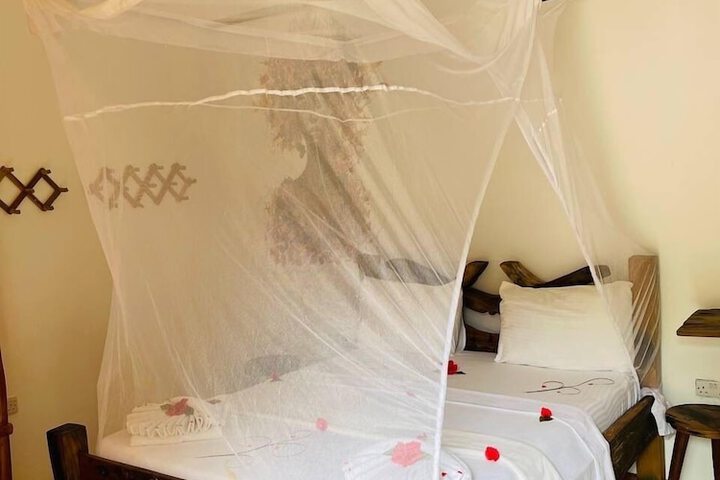 Room 5 of 103