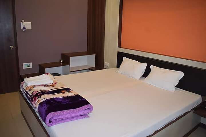 Room 5 of 16