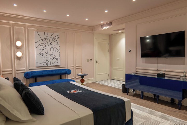 Room 35 of 128