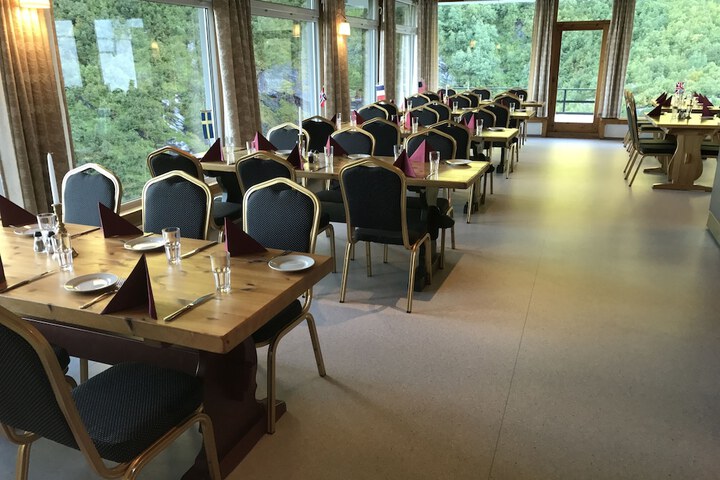 Dining 43 of 79