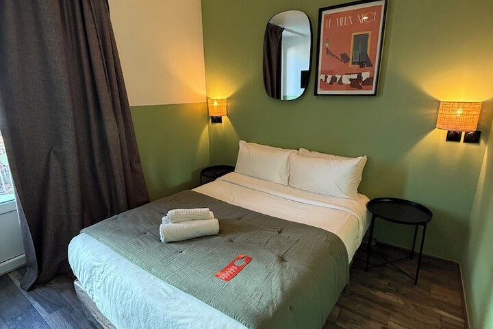Room 62 of 76