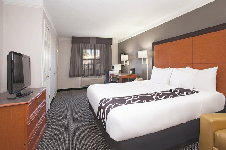 Room 10 of 29