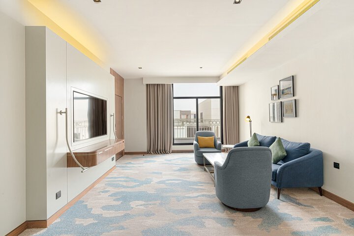 Room 4 of 80
