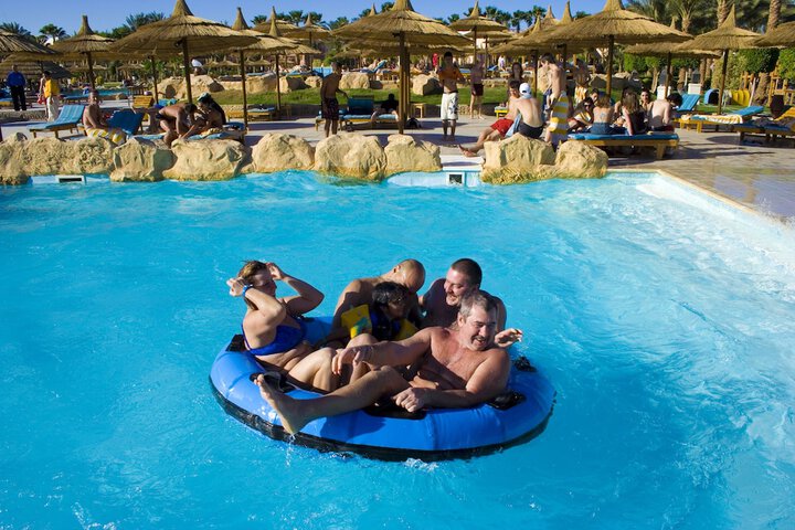 Pool 75 of 220