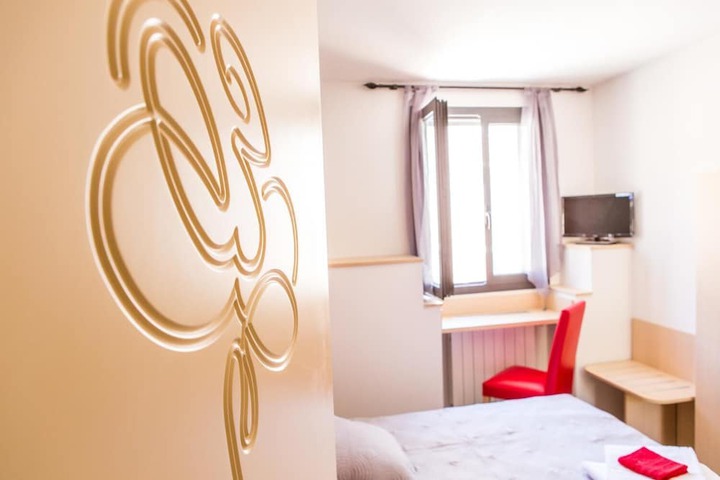 Room 6 of 23