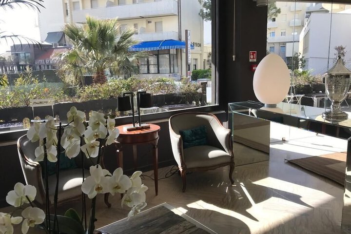 Hotel Interior 11 of 39