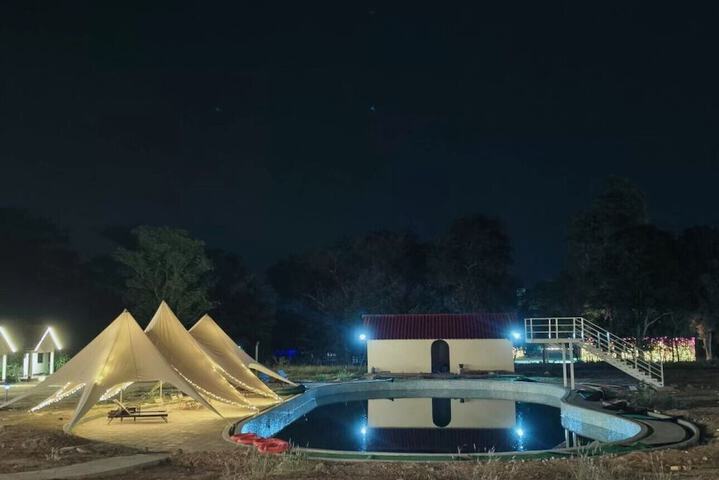 Pool 27 of 34